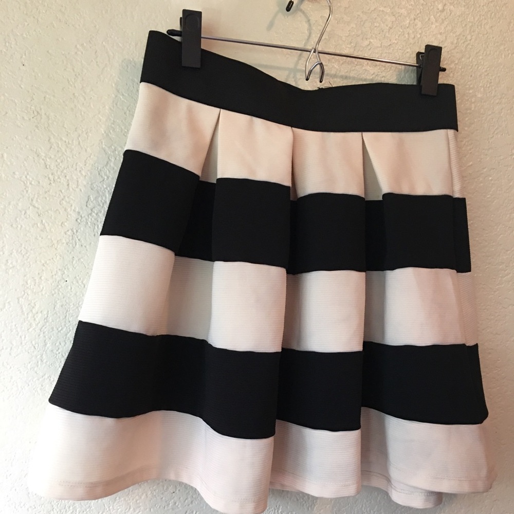 Black and white skater type skirt